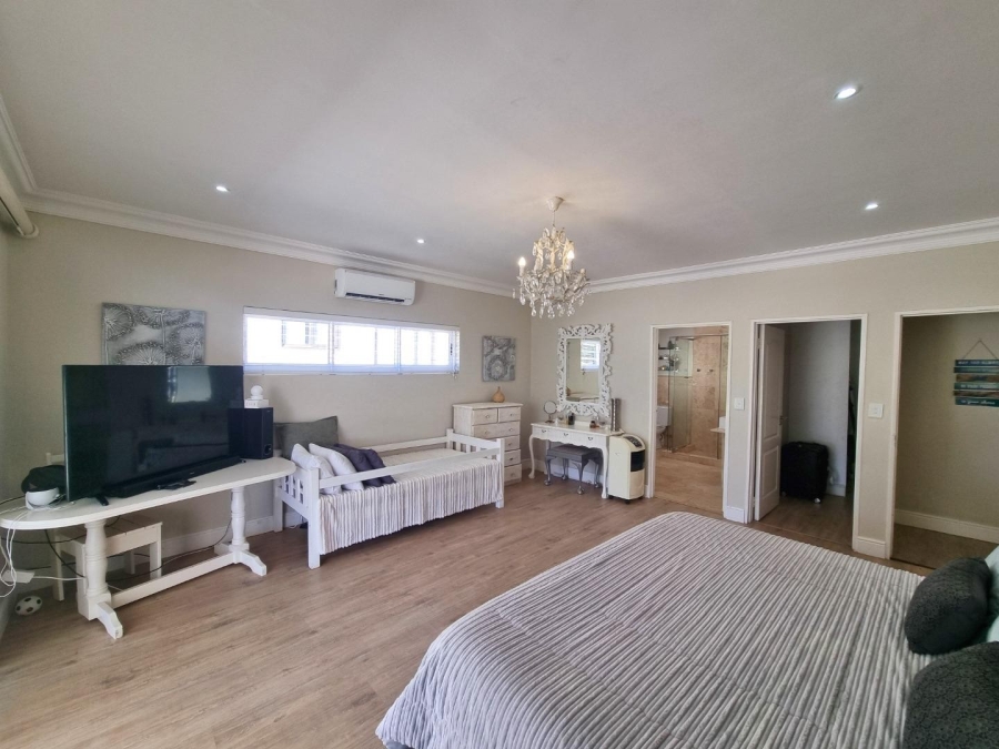 5 Bedroom Property for Sale in Sandbaai Western Cape
